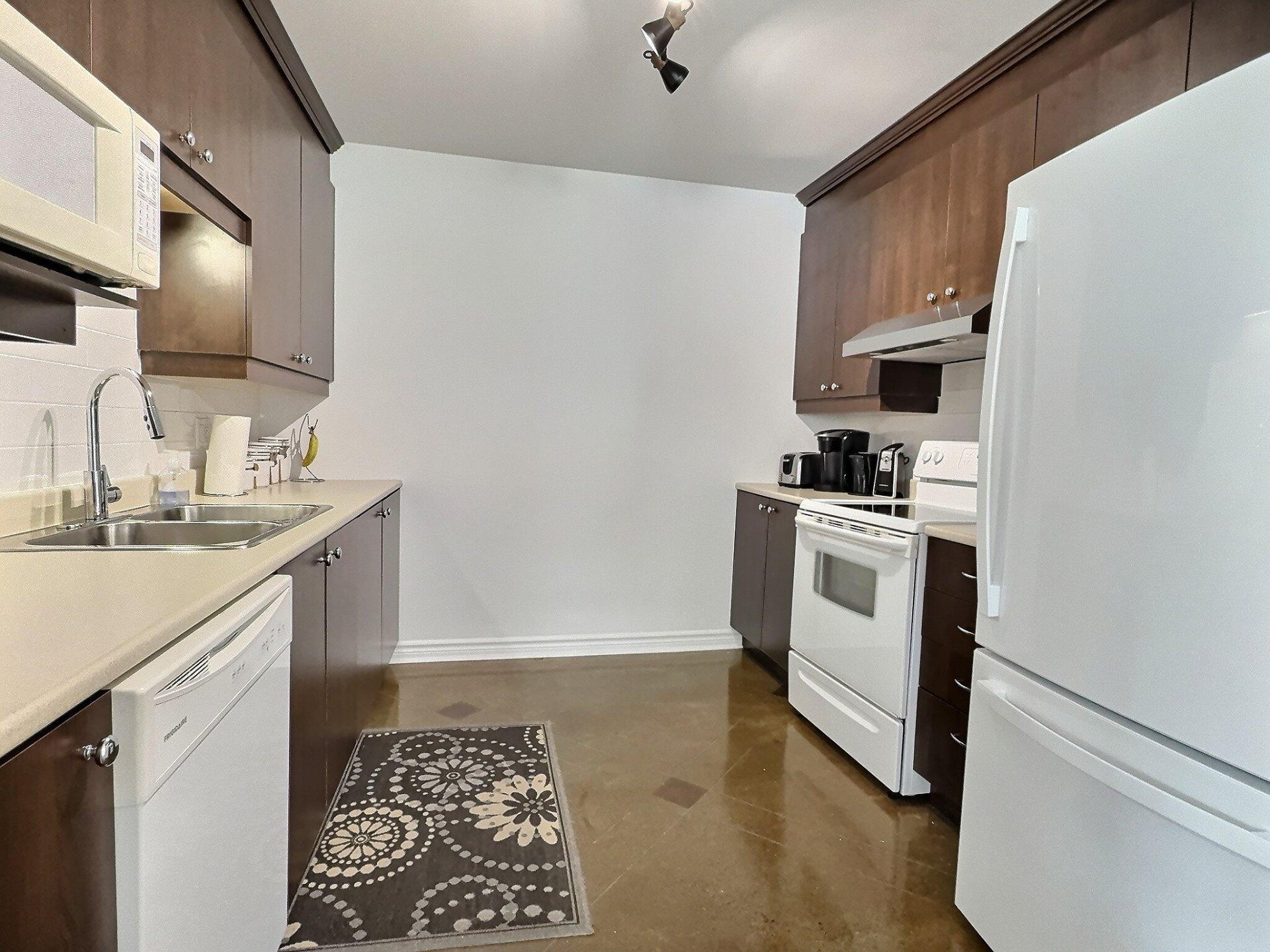 









138

 - 148


Rue Ovila-Bergeron

,
Magog,




QC
J1X7L4

