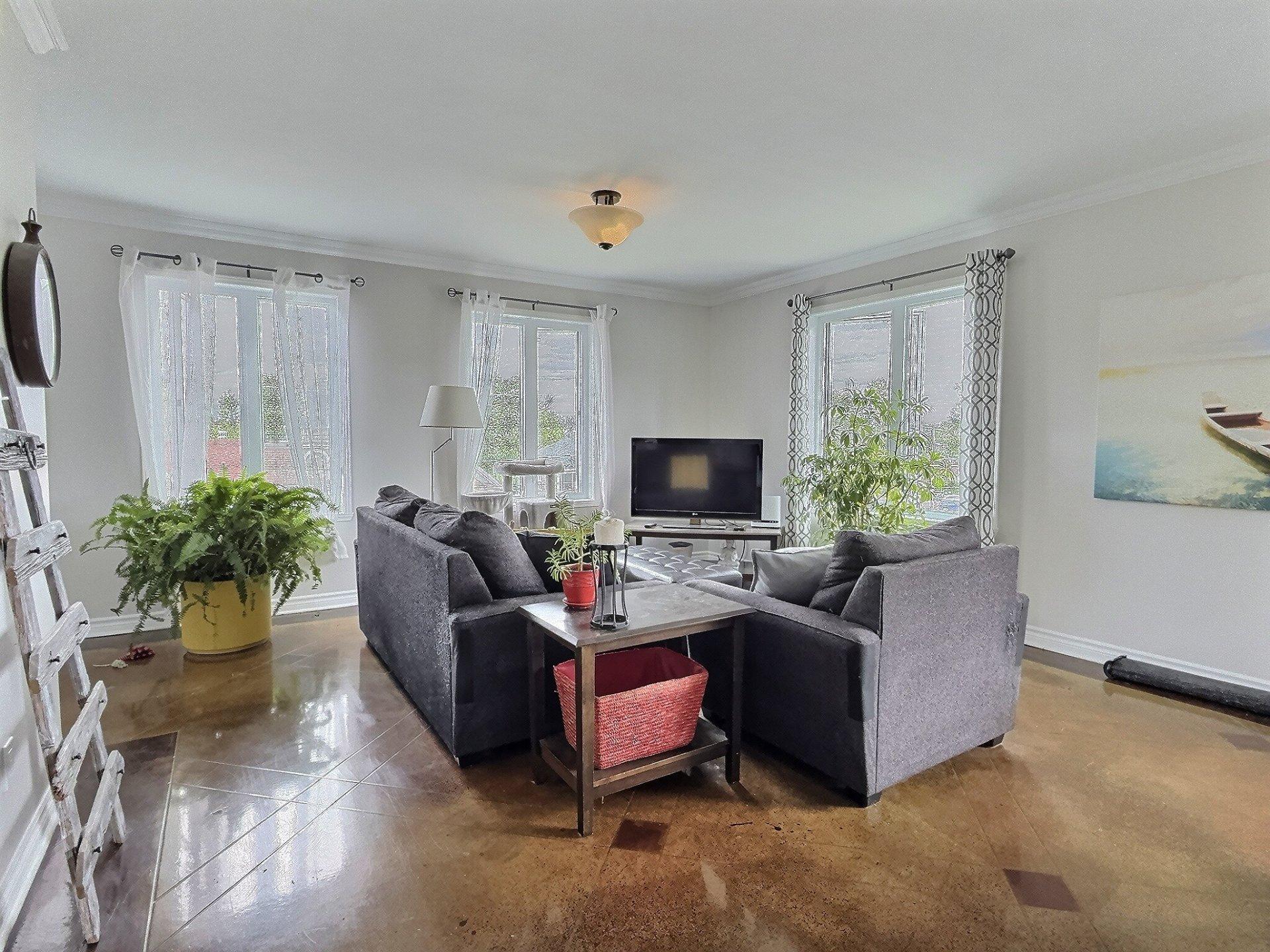 









138

 - 148


Rue Ovila-Bergeron

,
Magog,




QC
J1X7L4

