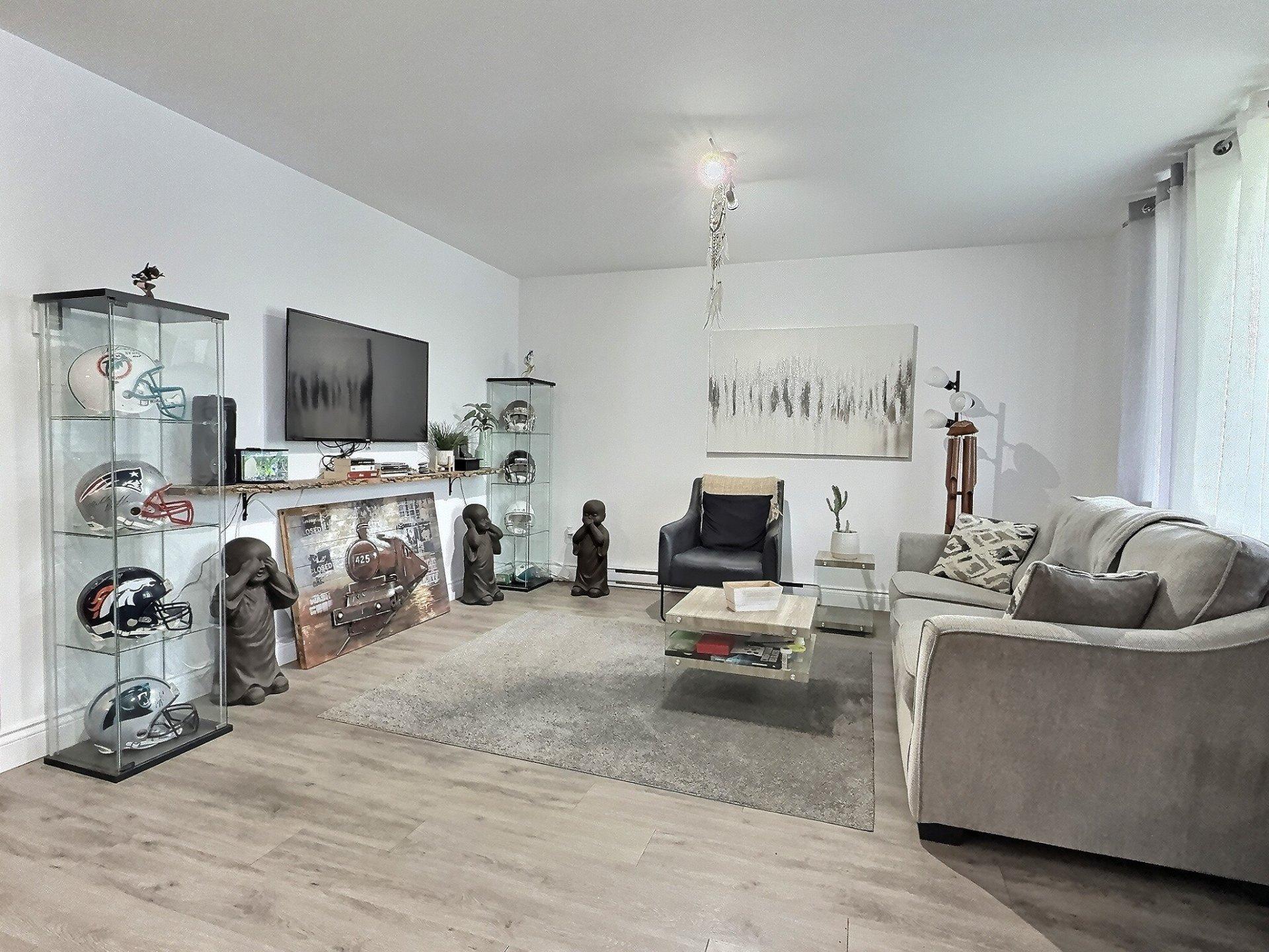 









667

 - 677


Rue de Hatley

,
Magog,




QC
J1X0H2

