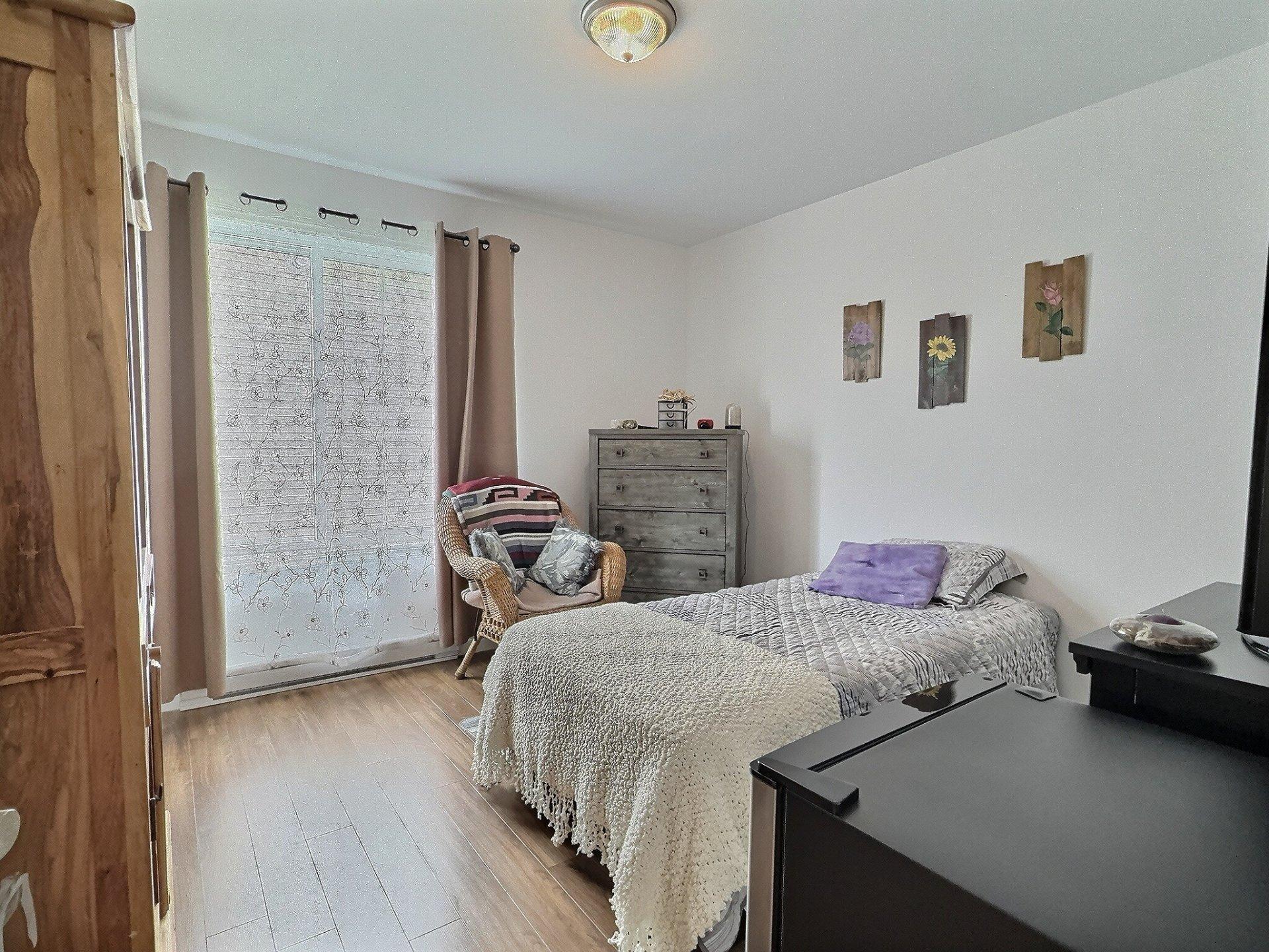 









667

 - 677


Rue de Hatley

,
Magog,




QC
J1X0H2

