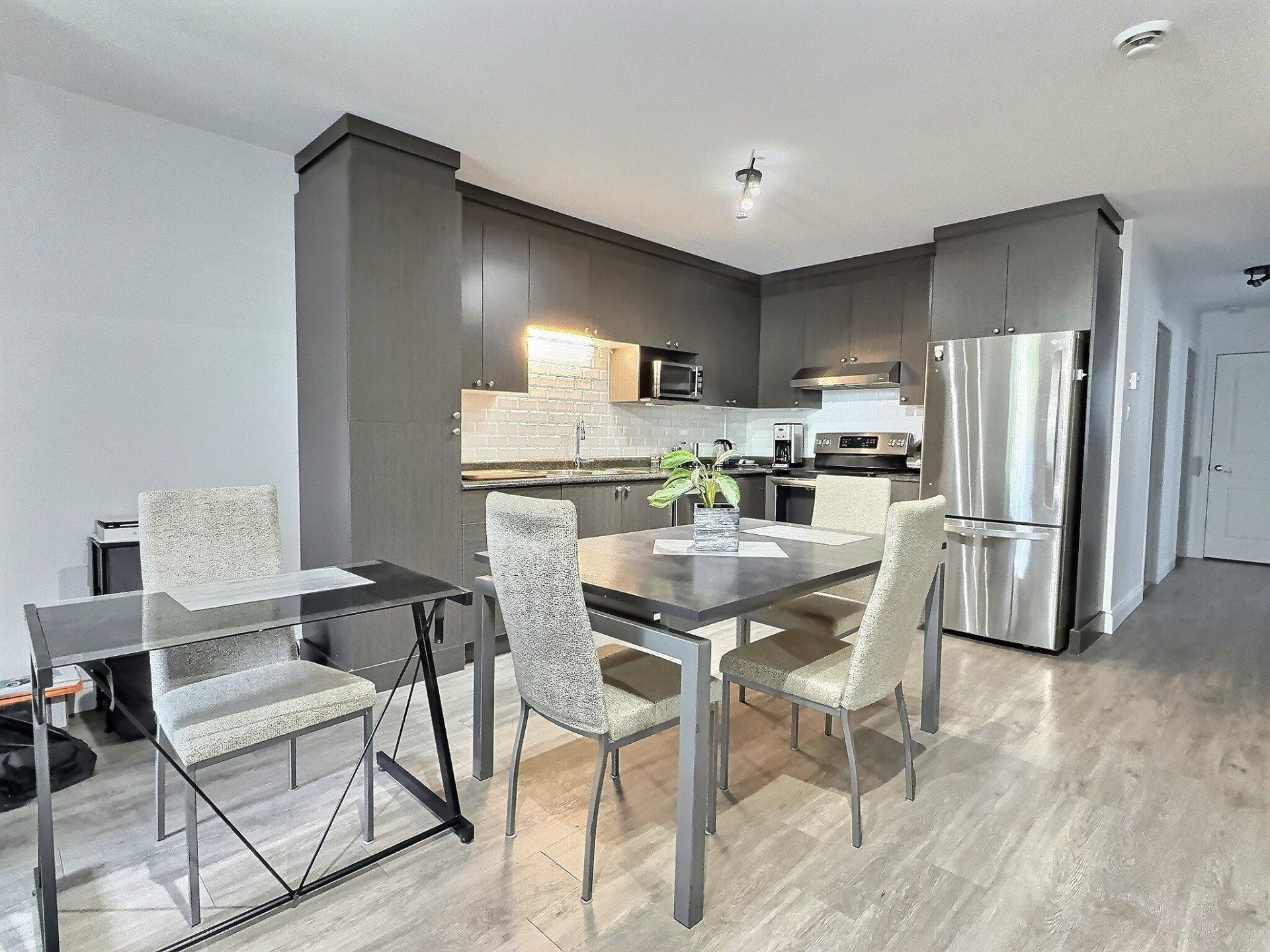 









667

 - 677


Rue de Hatley

,
Magog,




QC
J1X0H2

