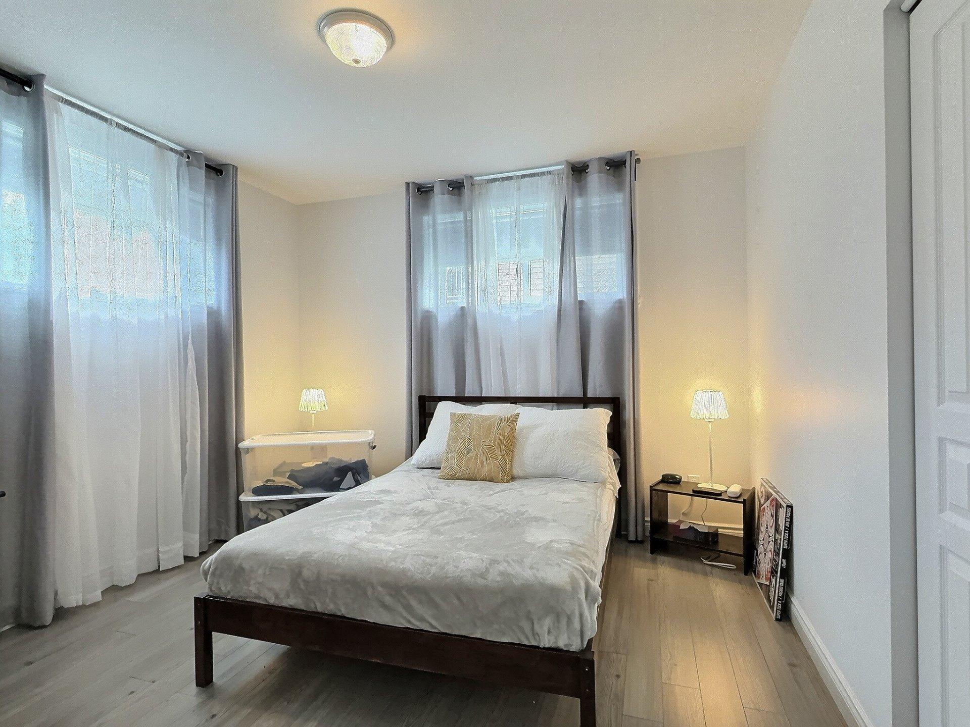 









667

 - 677


Rue de Hatley

,
Magog,




QC
J1X0H2

