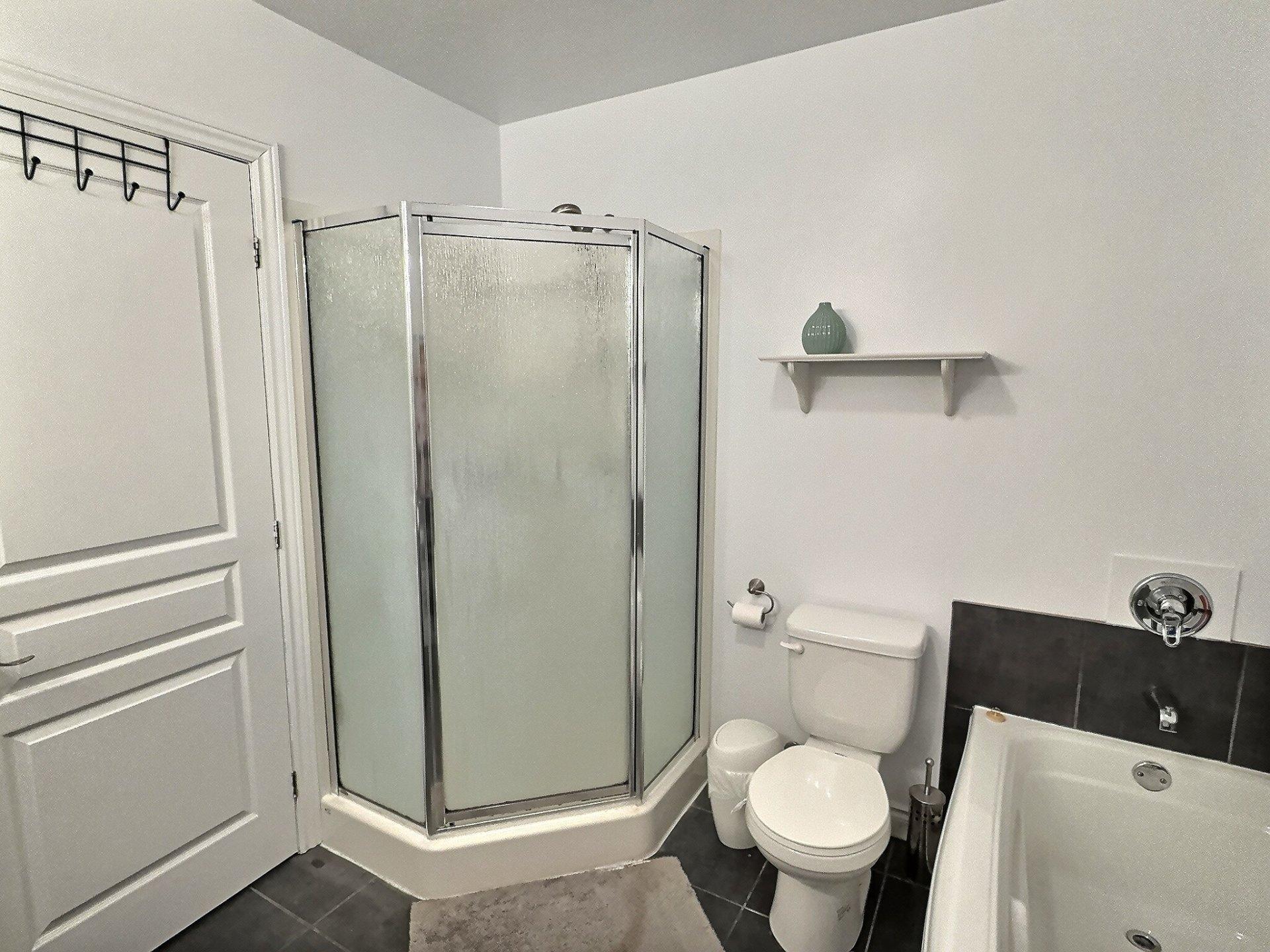 









667

 - 677


Rue de Hatley

,
Magog,




QC
J1X0H2

