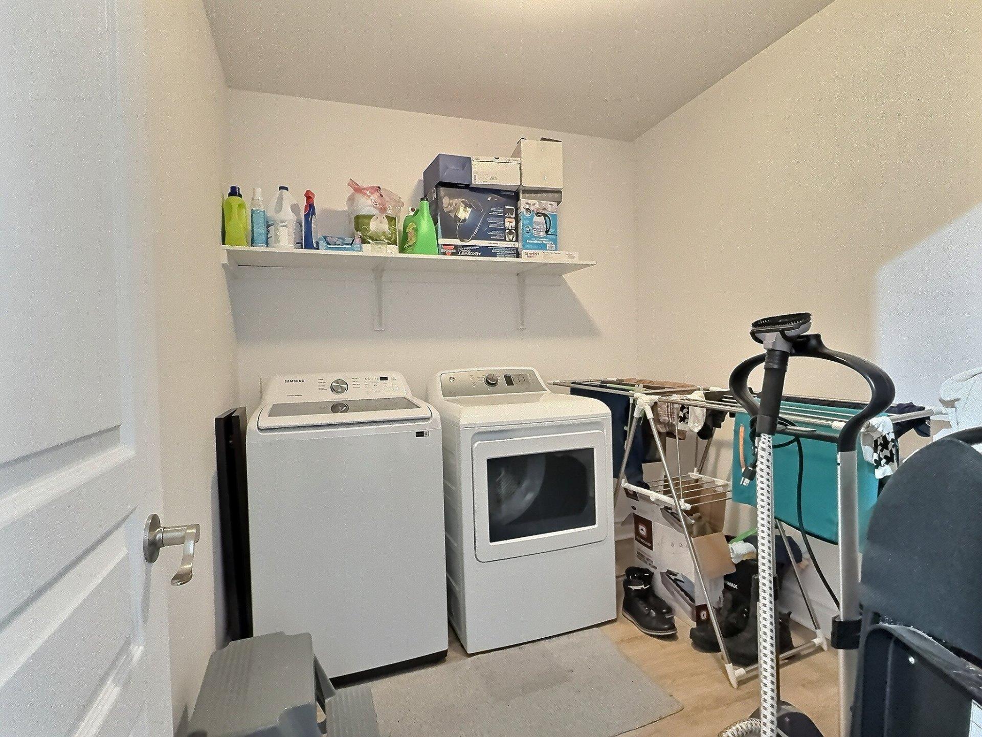 









667

 - 677


Rue de Hatley

,
Magog,




QC
J1X0H2

