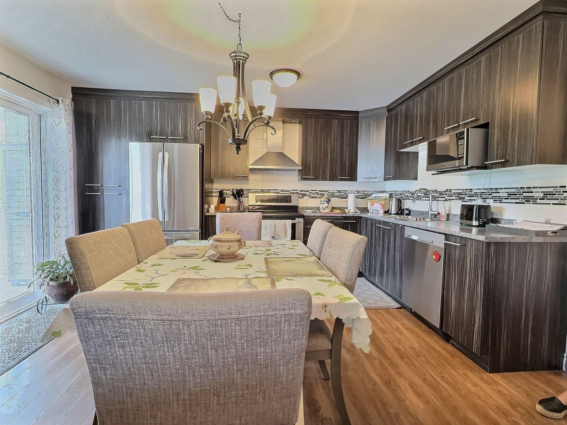 









667

 - 677


Rue de Hatley

,
Magog,




QC
J1X0H2

