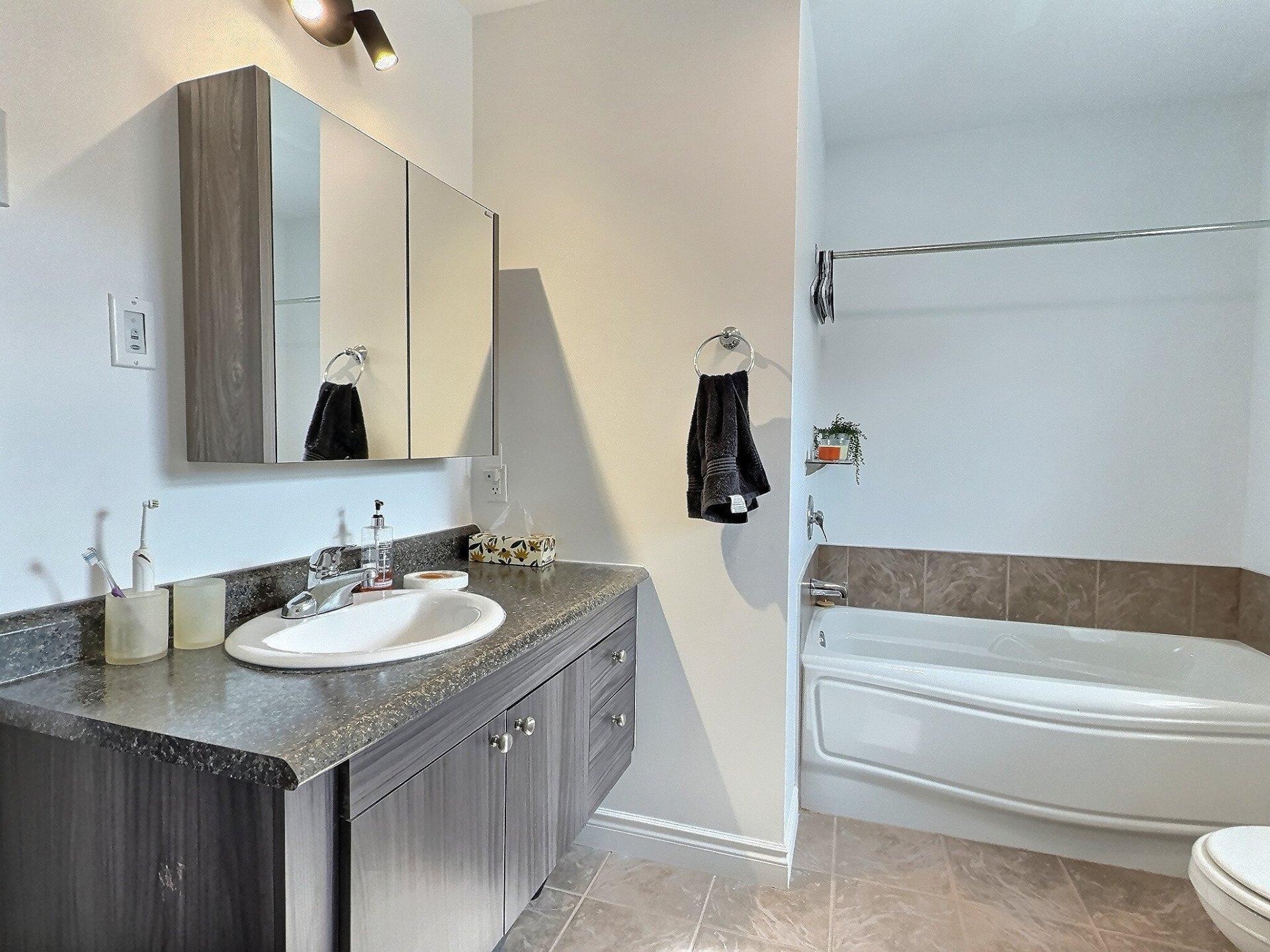 









681

 - 691


Rue de Hatley

,
Magog,




QC
J1X0H2

