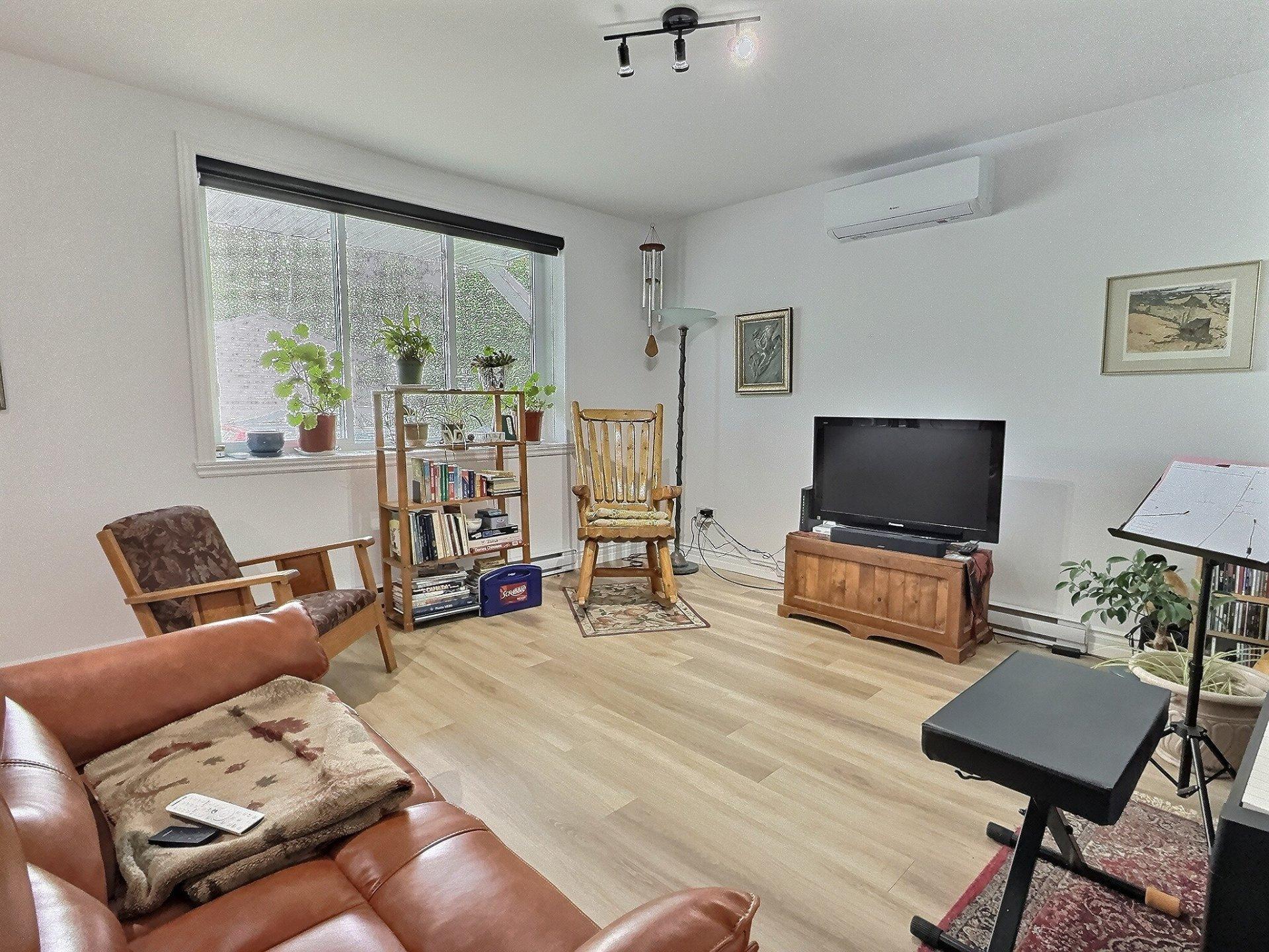 









681

 - 691


Rue de Hatley

,
Magog,




QC
J1X0H2

