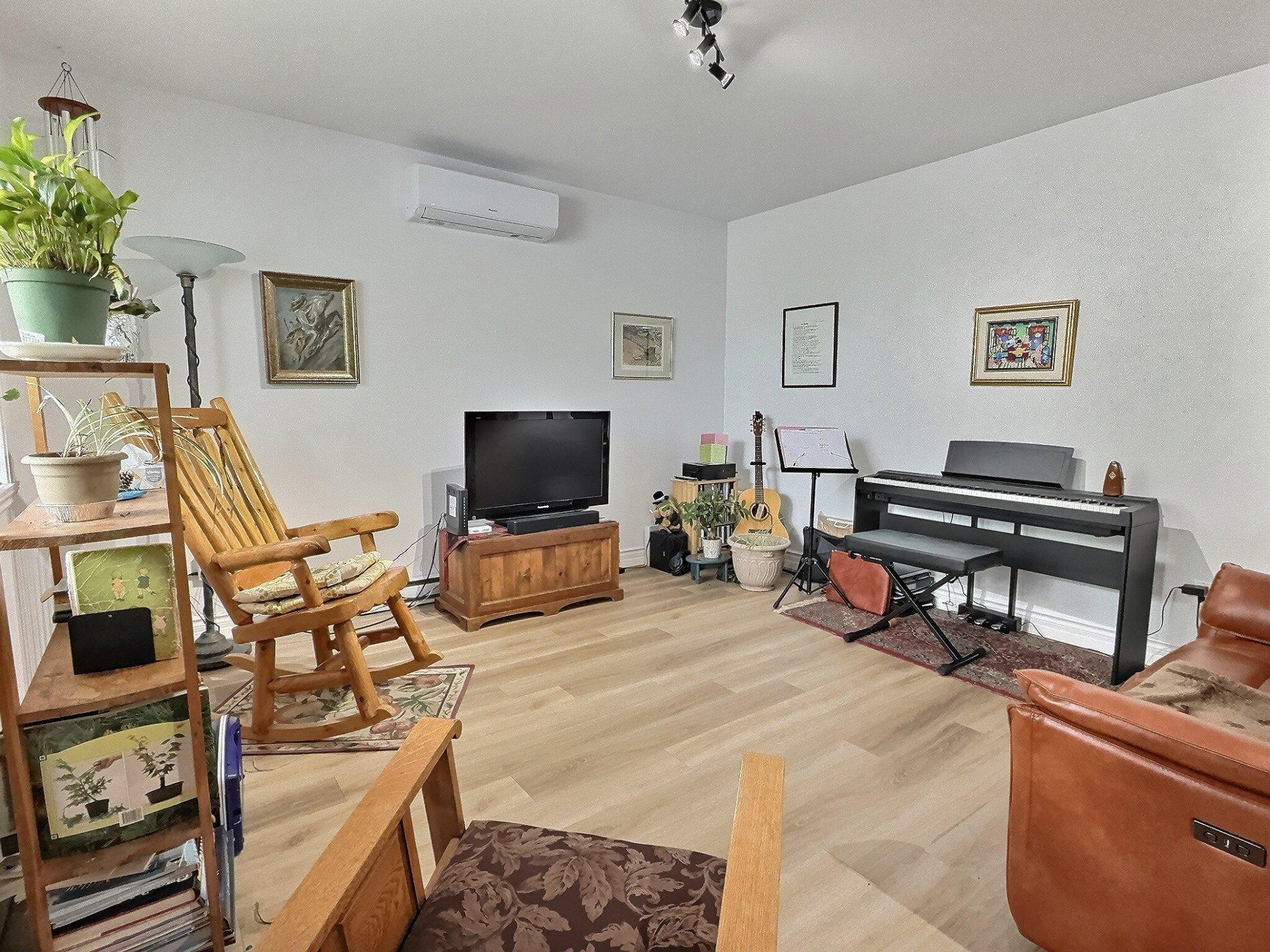 









681

 - 691


Rue de Hatley

,
Magog,




QC
J1X0H2

