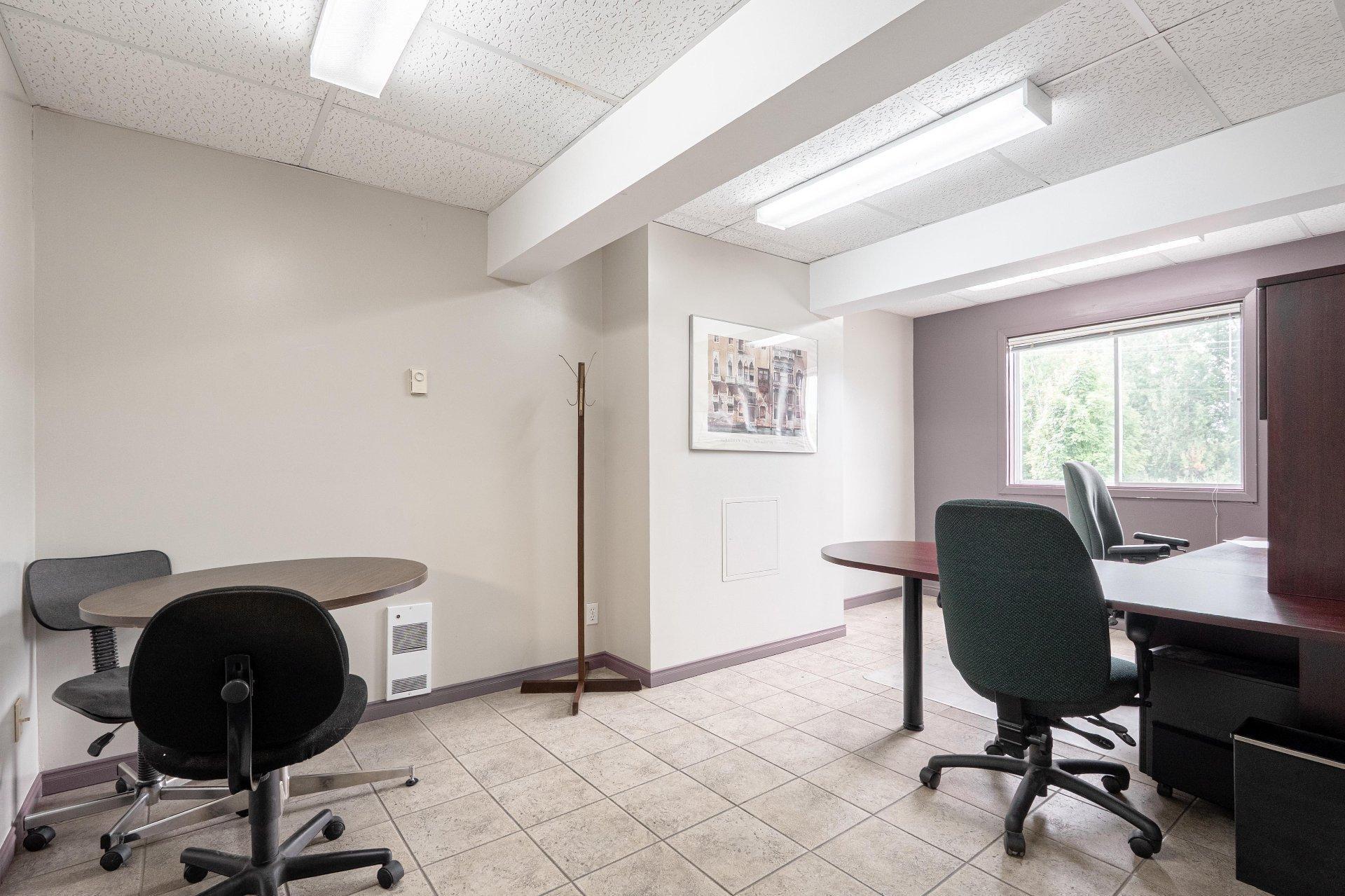 









60Z


Rue Sheard

,
Coaticook,




QC
J1A0B2

