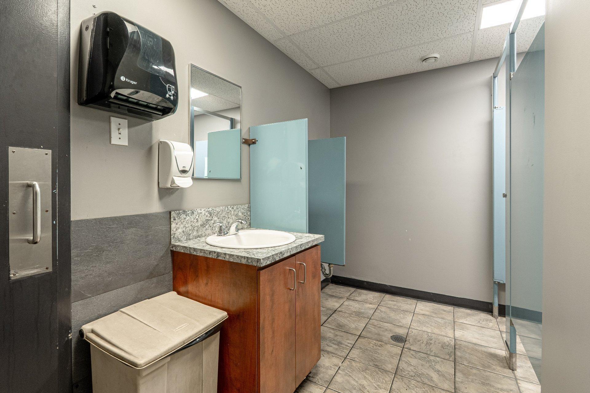 









60Z


Rue Sheard

,
Coaticook,




QC
J1A0B2

