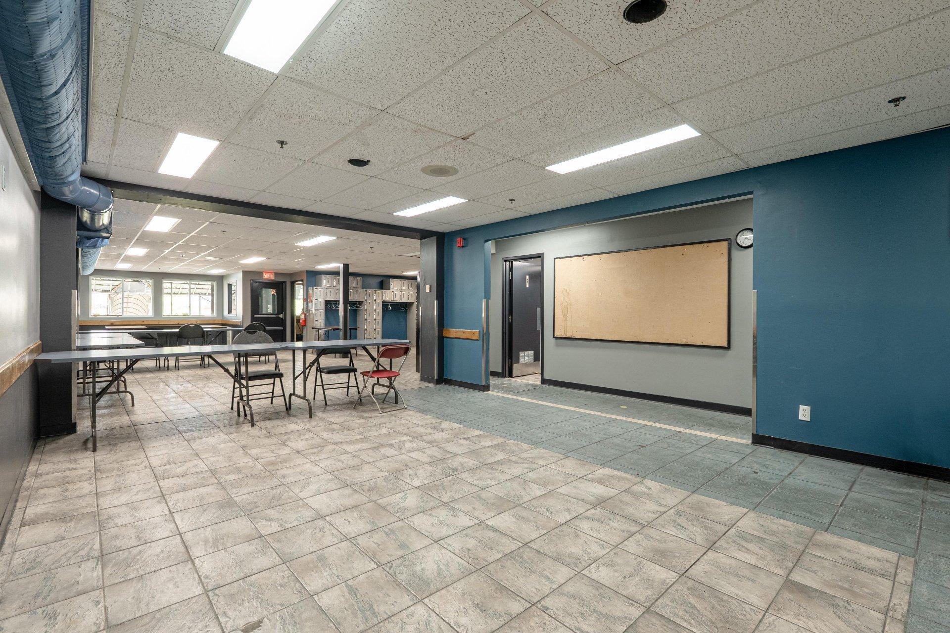 









60Z


Rue Sheard

,
Coaticook,




QC
J1A0B2

