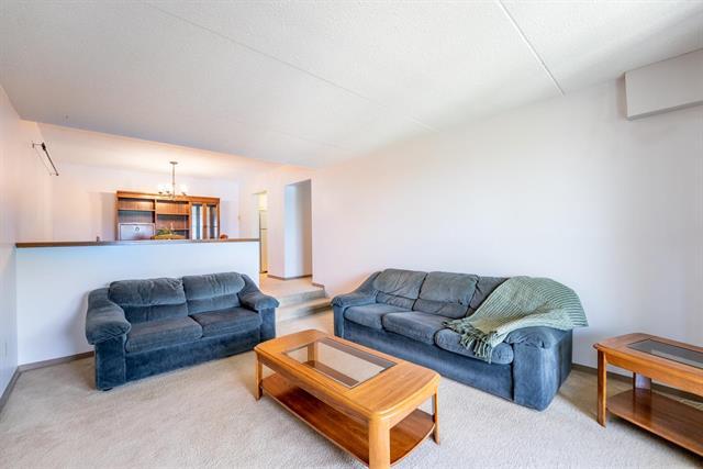 









261


Queen

ST, 605,
Winnipeg,




MB
R3J 3R1

