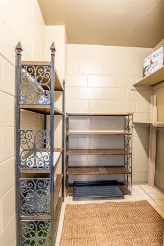 









261


Queen

ST, 605,
Winnipeg,




MB
R3J 3R1

