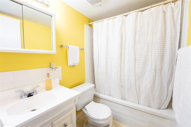 









261


Queen

ST, 605,
Winnipeg,




MB
R3J 3R1


