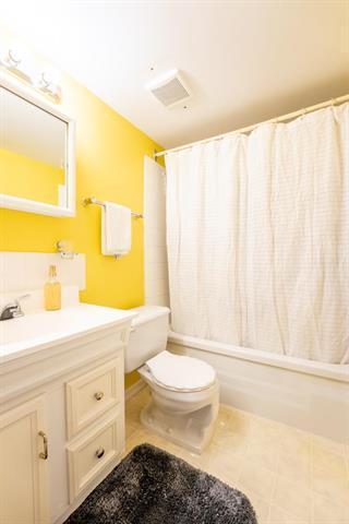 









261


Queen

ST, 605,
Winnipeg,




MB
R3J 3R1

