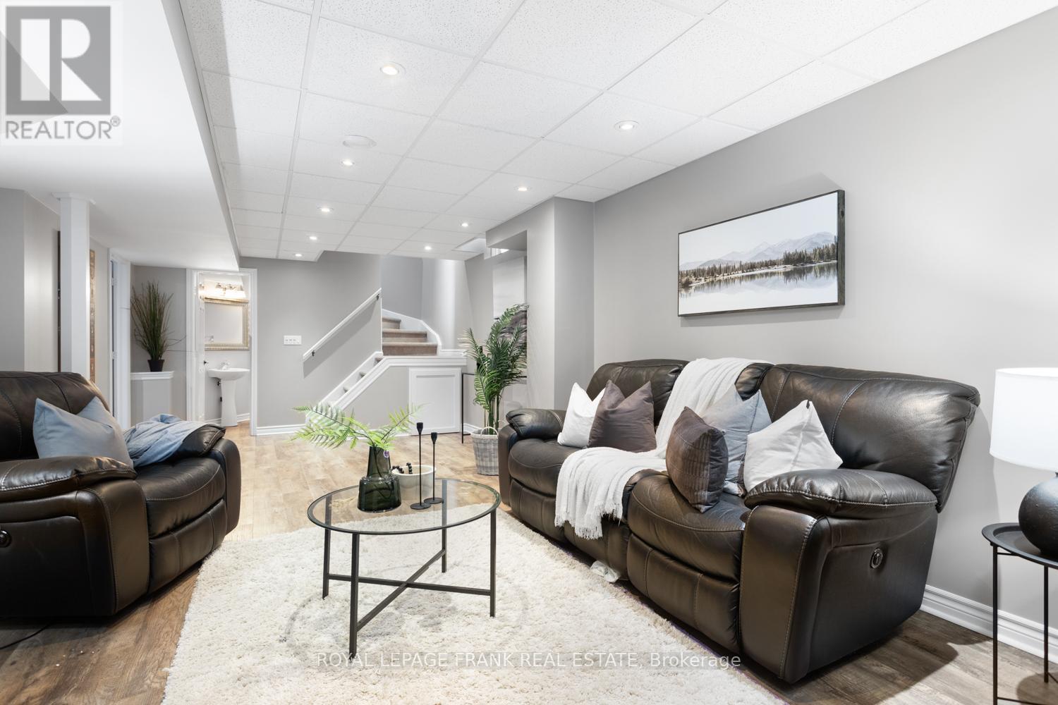 












1089 TIMBERLAND CRESCENT

,
Oshawa (Pinecrest),




Ontario
L1K2L9

