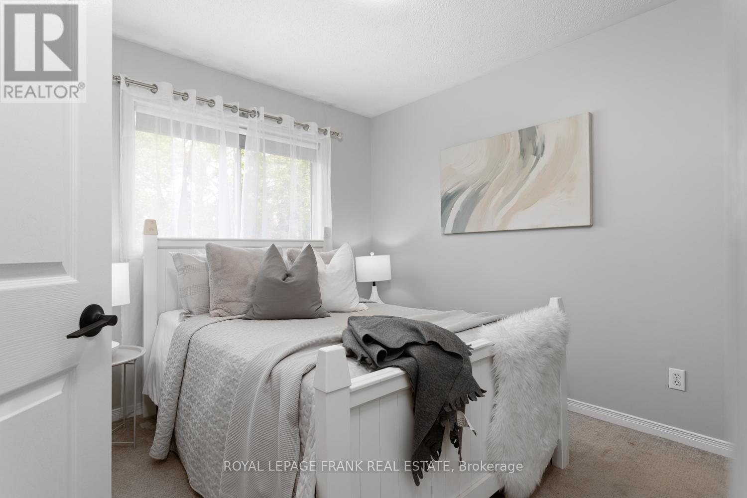 












1089 TIMBERLAND CRESCENT

,
Oshawa (Pinecrest),




Ontario
L1K2L9

