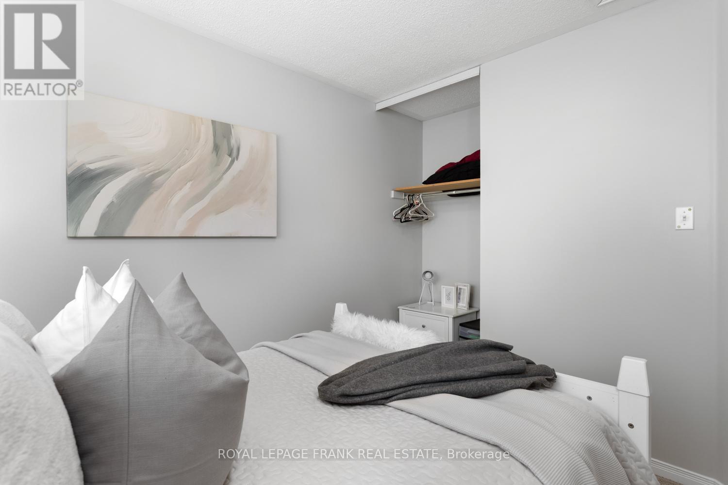 












1089 TIMBERLAND CRESCENT

,
Oshawa (Pinecrest),




Ontario
L1K2L9

