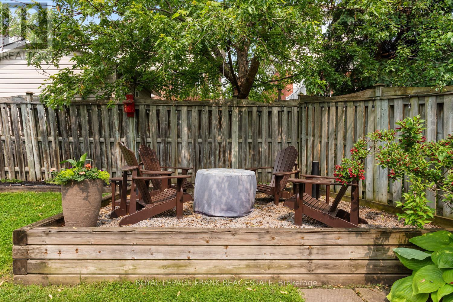 












1089 TIMBERLAND CRESCENT

,
Oshawa (Pinecrest),




Ontario
L1K2L9

