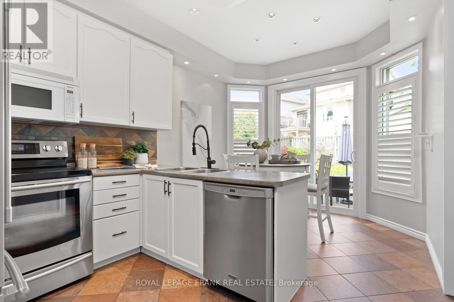 












1089 TIMBERLAND CRESCENT

,
Oshawa (Pinecrest),




Ontario
L1K2L9

