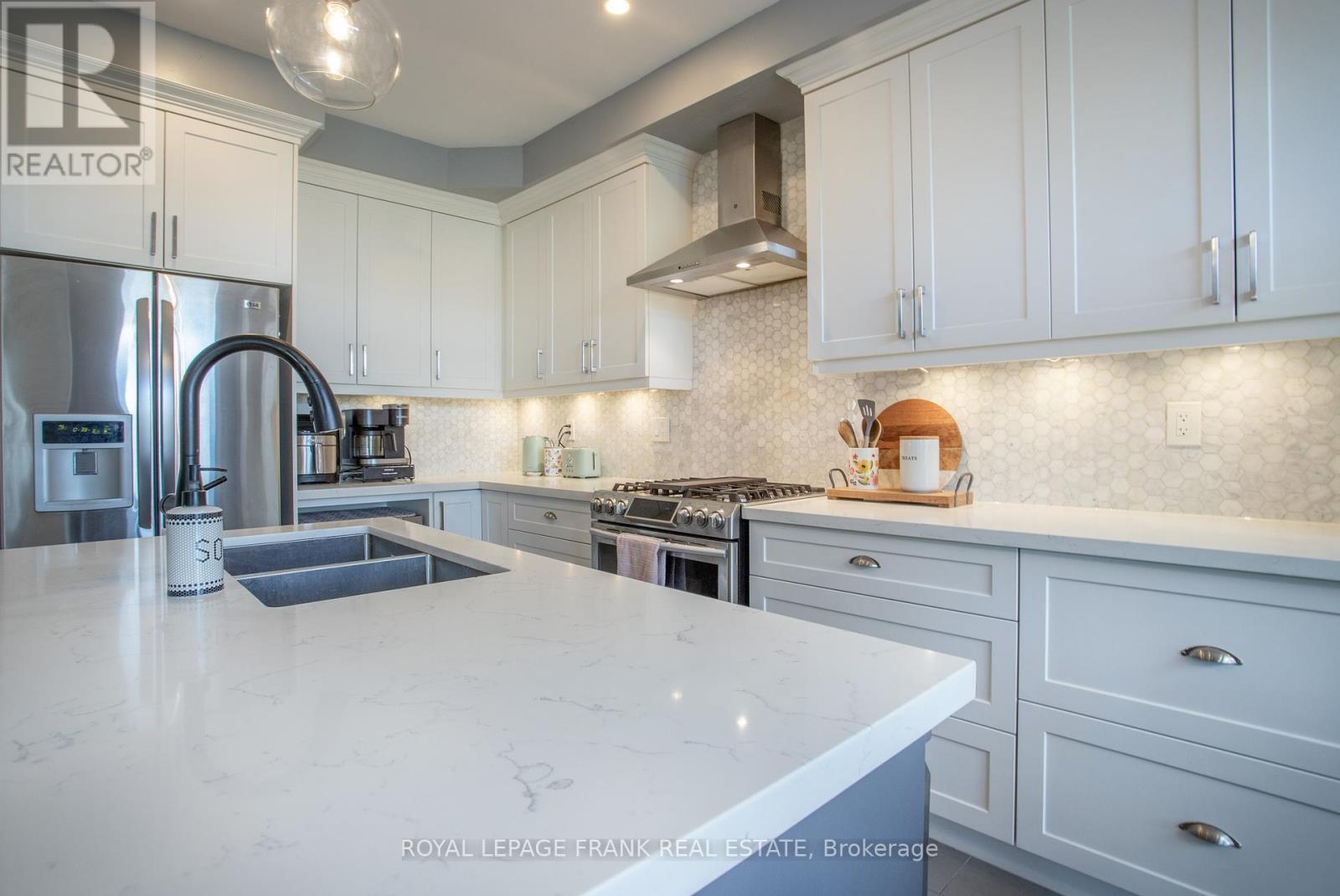 












1681 QUAIL RUN DRIVE

,
Oshawa (Taunton),




Ontario
L1K0M1

