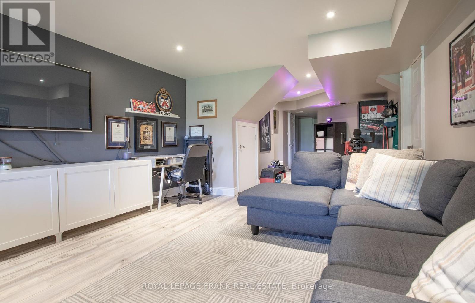 












1681 QUAIL RUN DRIVE

,
Oshawa (Taunton),




Ontario
L1K0M1

