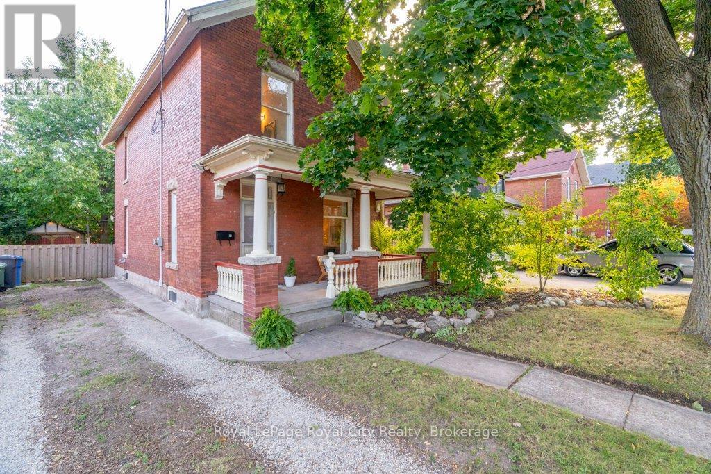 












45 TORONTO STREET

,
Guelph (St. Patrick's Ward),




Ontario
N1E3E3

