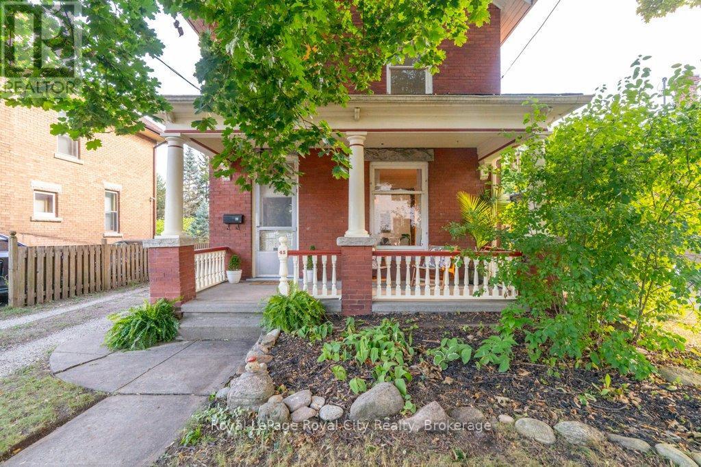 












45 TORONTO STREET

,
Guelph (St. Patrick's Ward),




Ontario
N1E3E3

