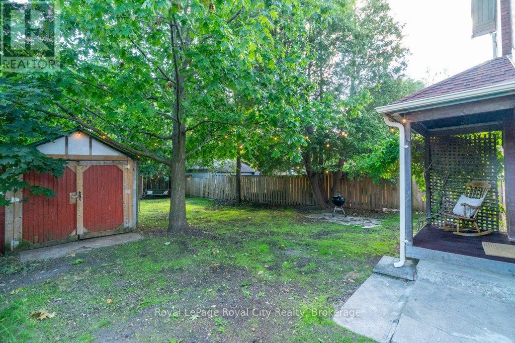 












45 TORONTO STREET

,
Guelph (St. Patrick's Ward),




Ontario
N1E3E3

