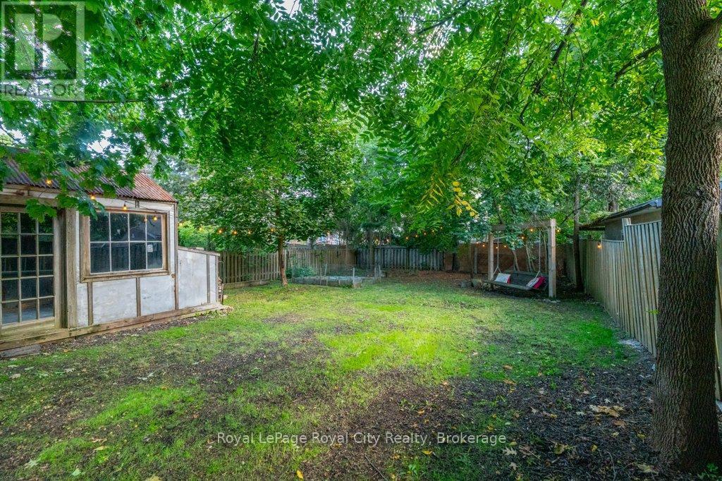 












45 TORONTO STREET

,
Guelph (St. Patrick's Ward),




Ontario
N1E3E3

