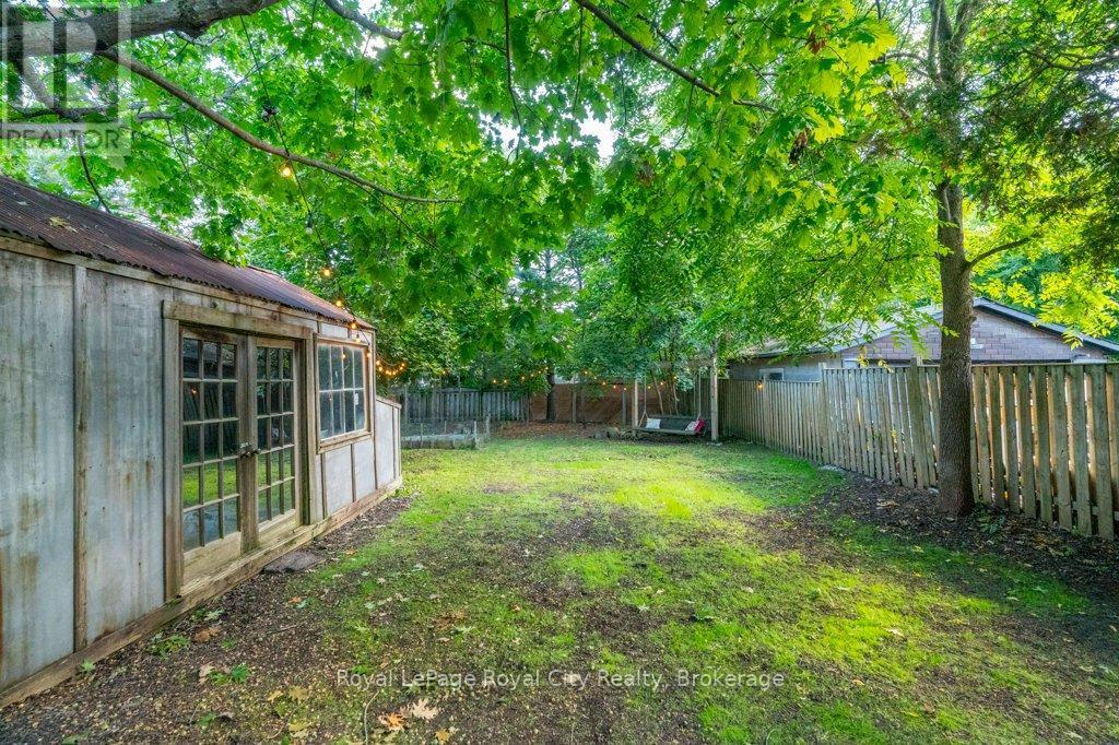 












45 TORONTO STREET

,
Guelph (St. Patrick's Ward),




Ontario
N1E3E3

