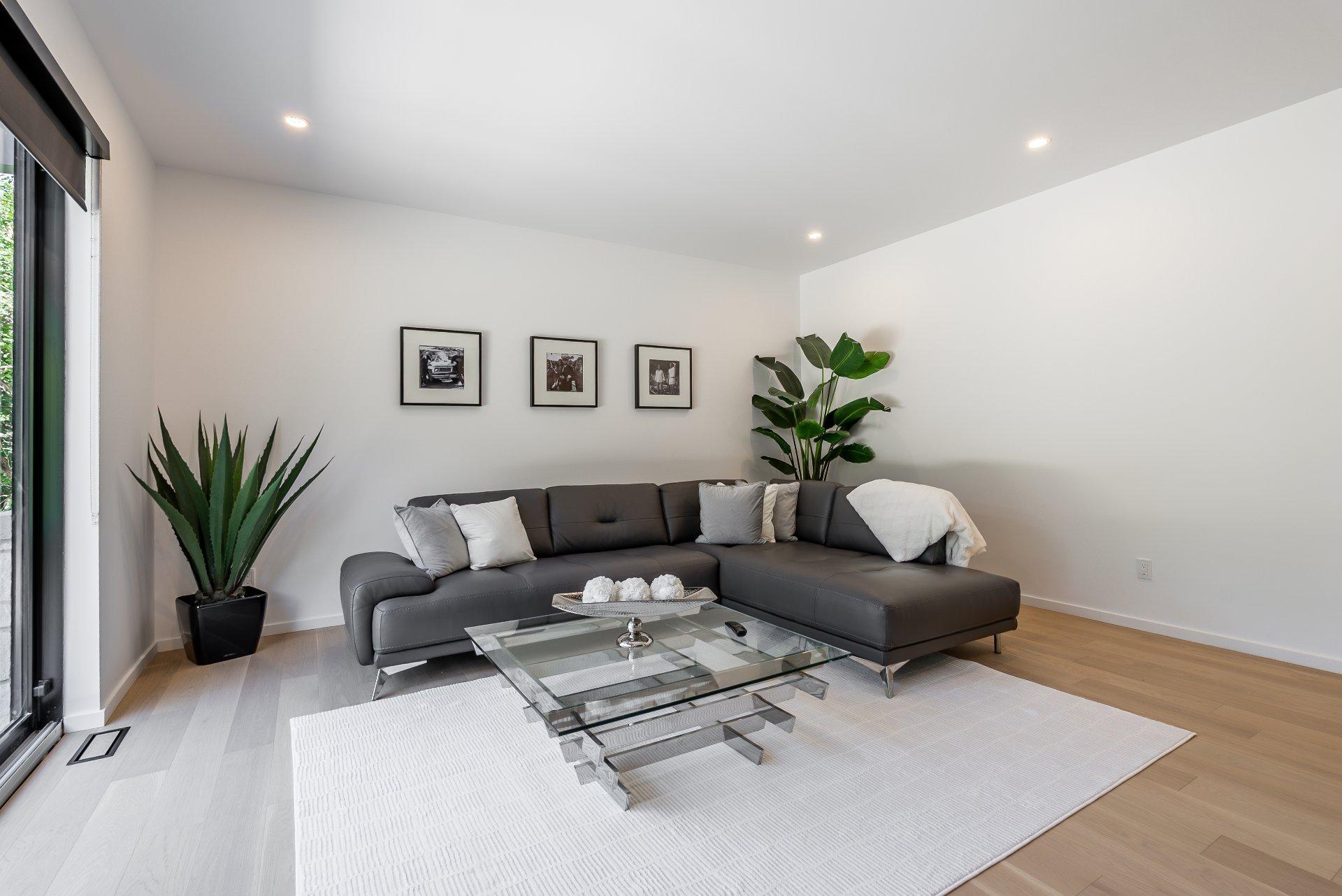 









705


Rue Westchester

,
Baie-d'Urfé,




QC
H9X2R9

