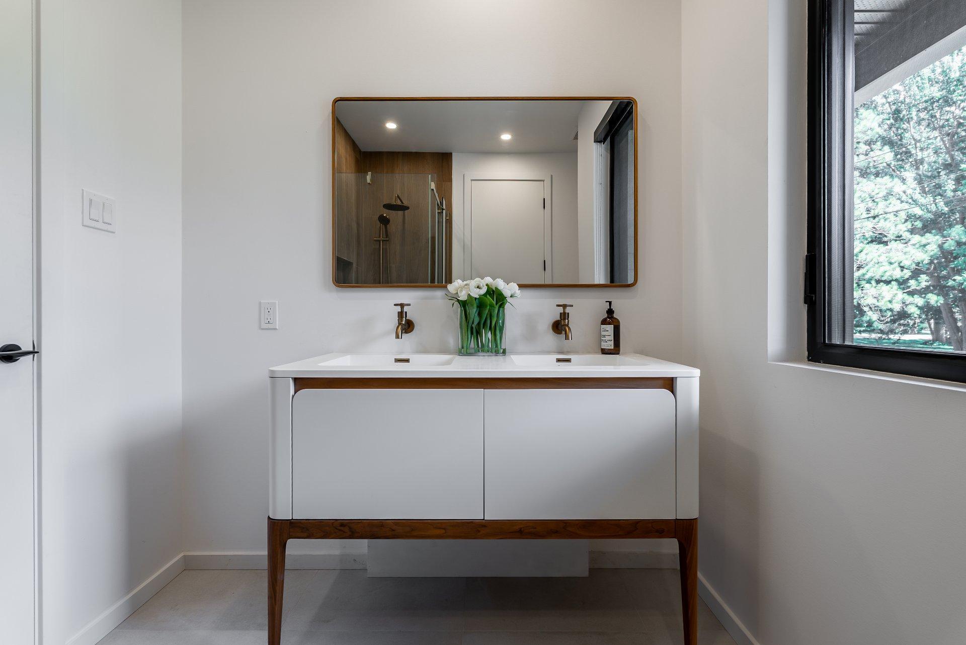 









705


Rue Westchester

,
Baie-d'Urfé,




QC
H9X2R9

