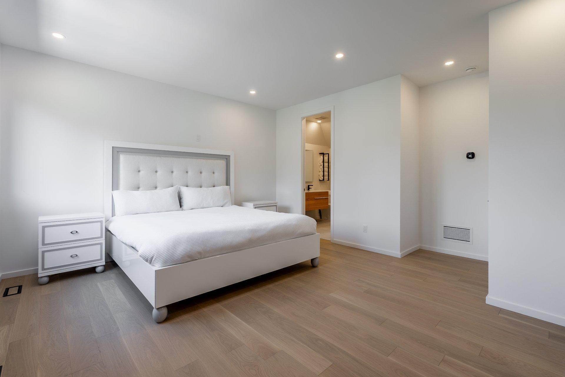 









705


Rue Westchester

,
Baie-d'Urfé,




QC
H9X2R9

