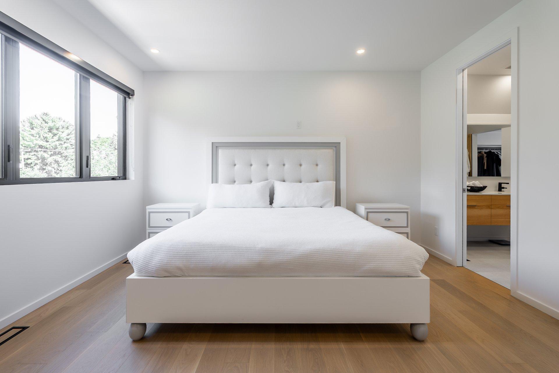 









705


Rue Westchester

,
Baie-d'Urfé,




QC
H9X2R9

