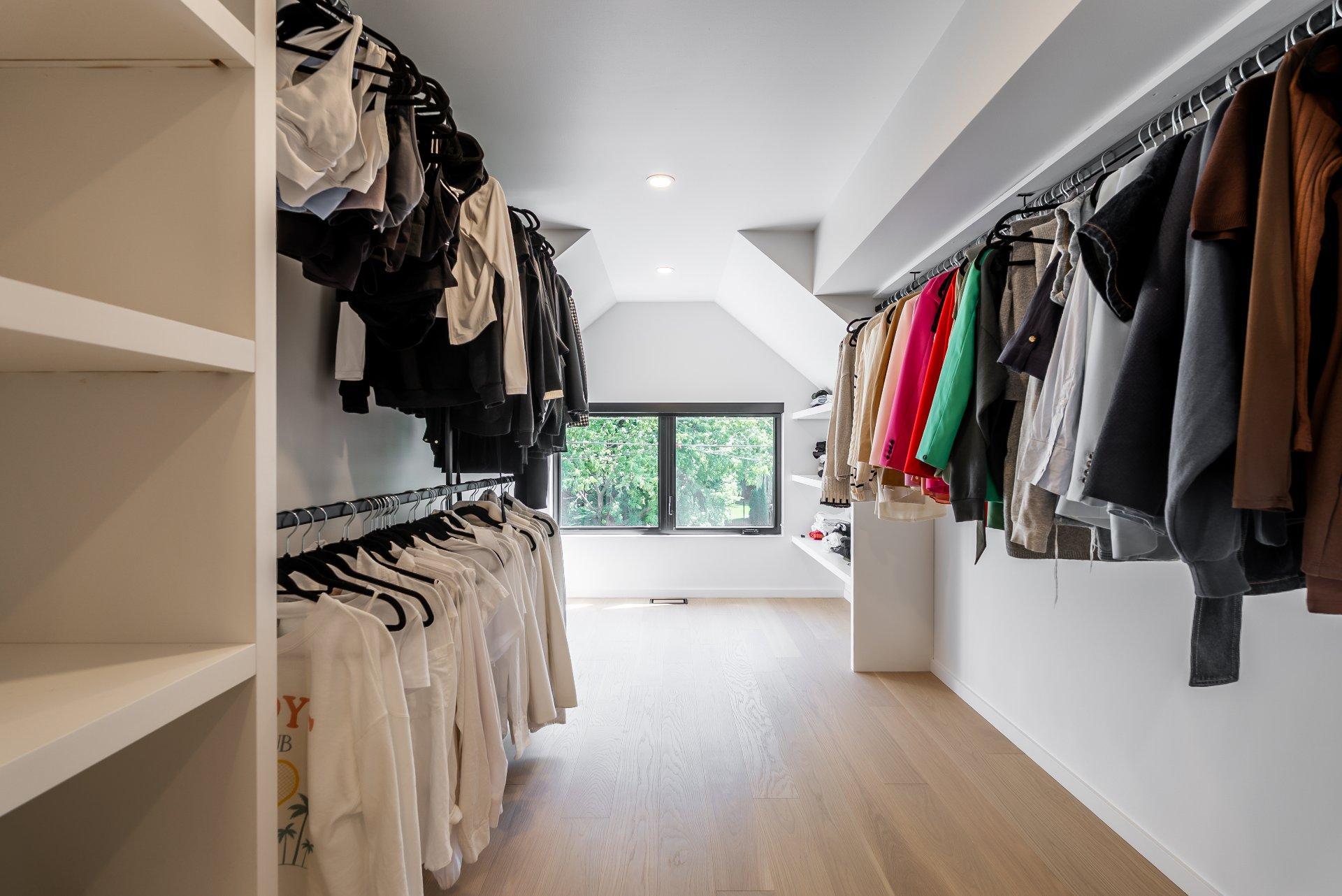 









705


Rue Westchester

,
Baie-d'Urfé,




QC
H9X2R9

