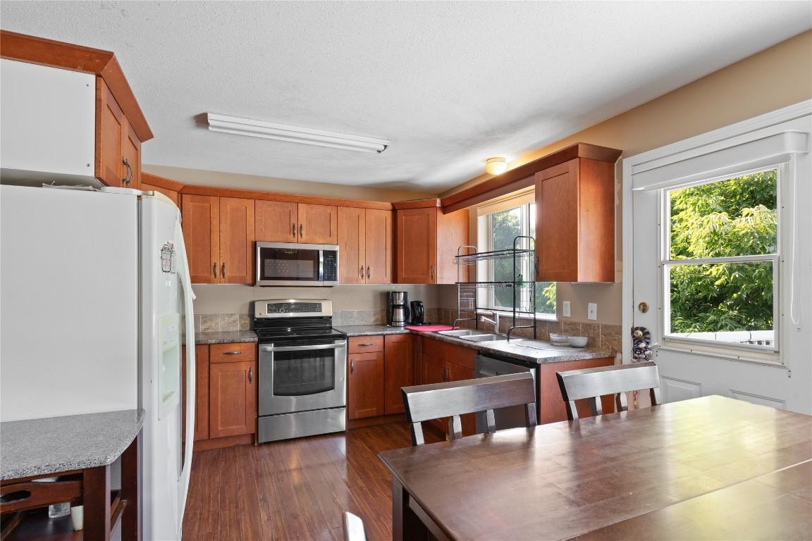 









5773


Tern

Place,
Vernon,




BC
V1H 1R2


