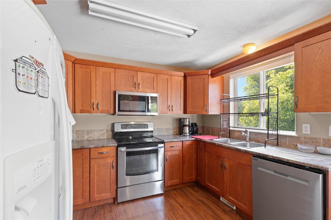 









5773


Tern

Place,
Vernon,




BC
V1H 1R2

