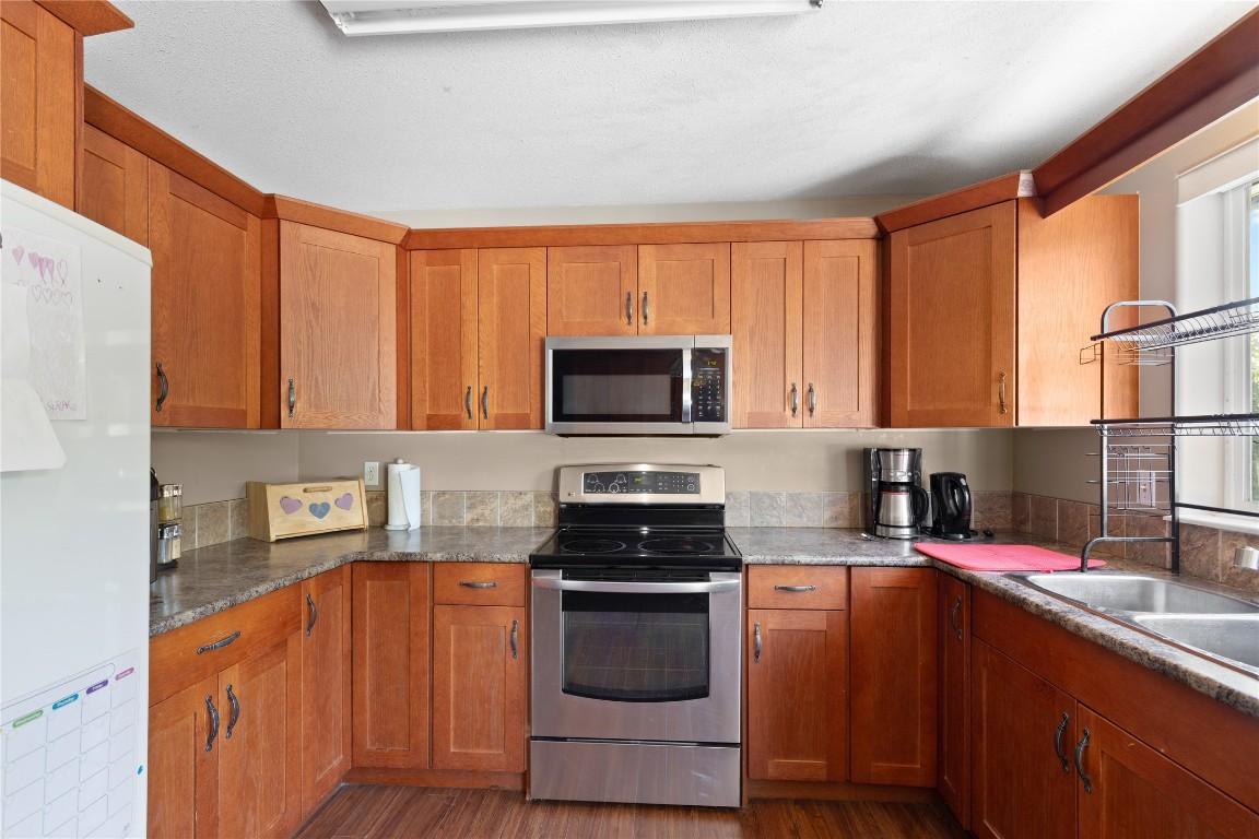 









5773


Tern

Place,
Vernon,




BC
V1H 1R2

