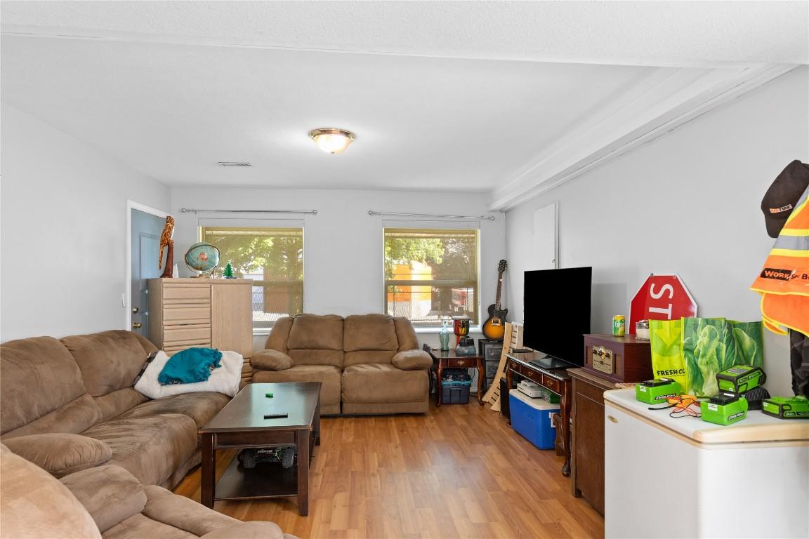 









5773


Tern

Place,
Vernon,




BC
V1H 1R2


