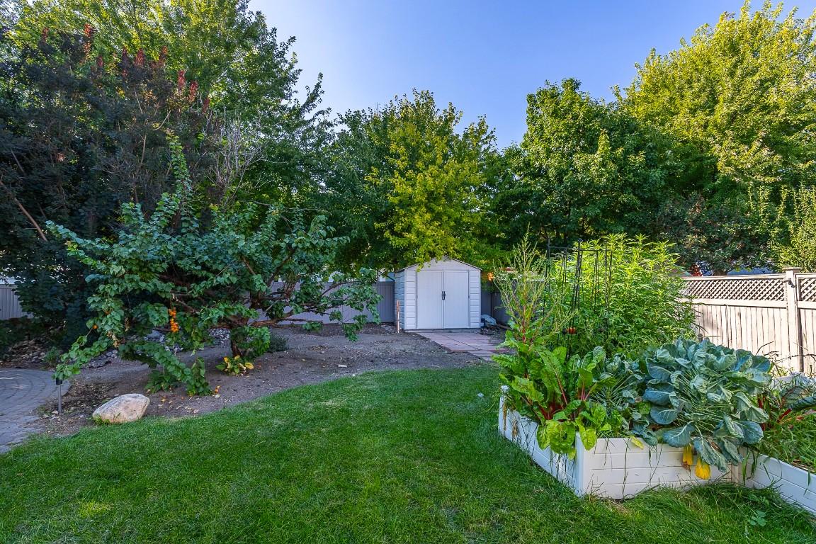 









5773


Tern

Place,
Vernon,




BC
V1H 1R2

