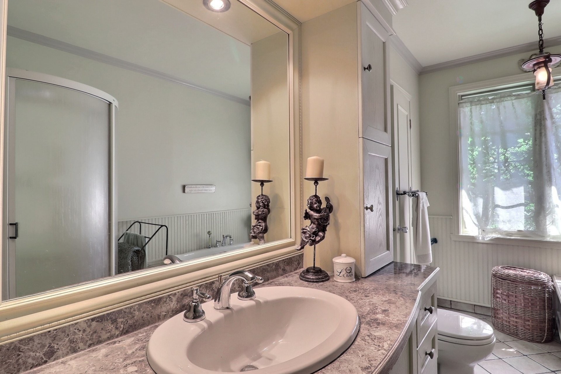 









60


Av. des Rapides

,
Québec (Beauport),




QC
G1C1H5

