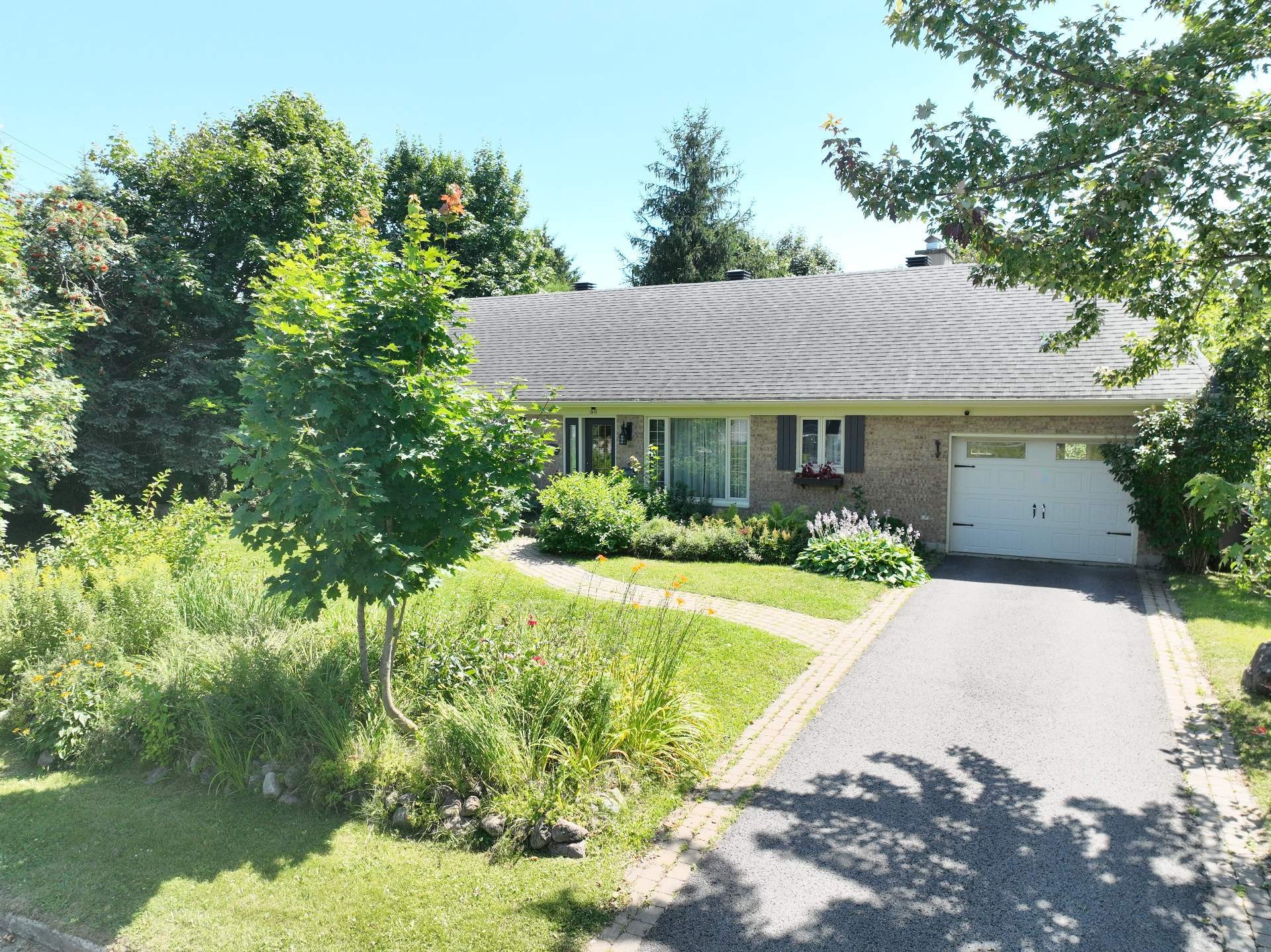 









60


Av. des Rapides

,
Québec (Beauport),




QC
G1C1H5

