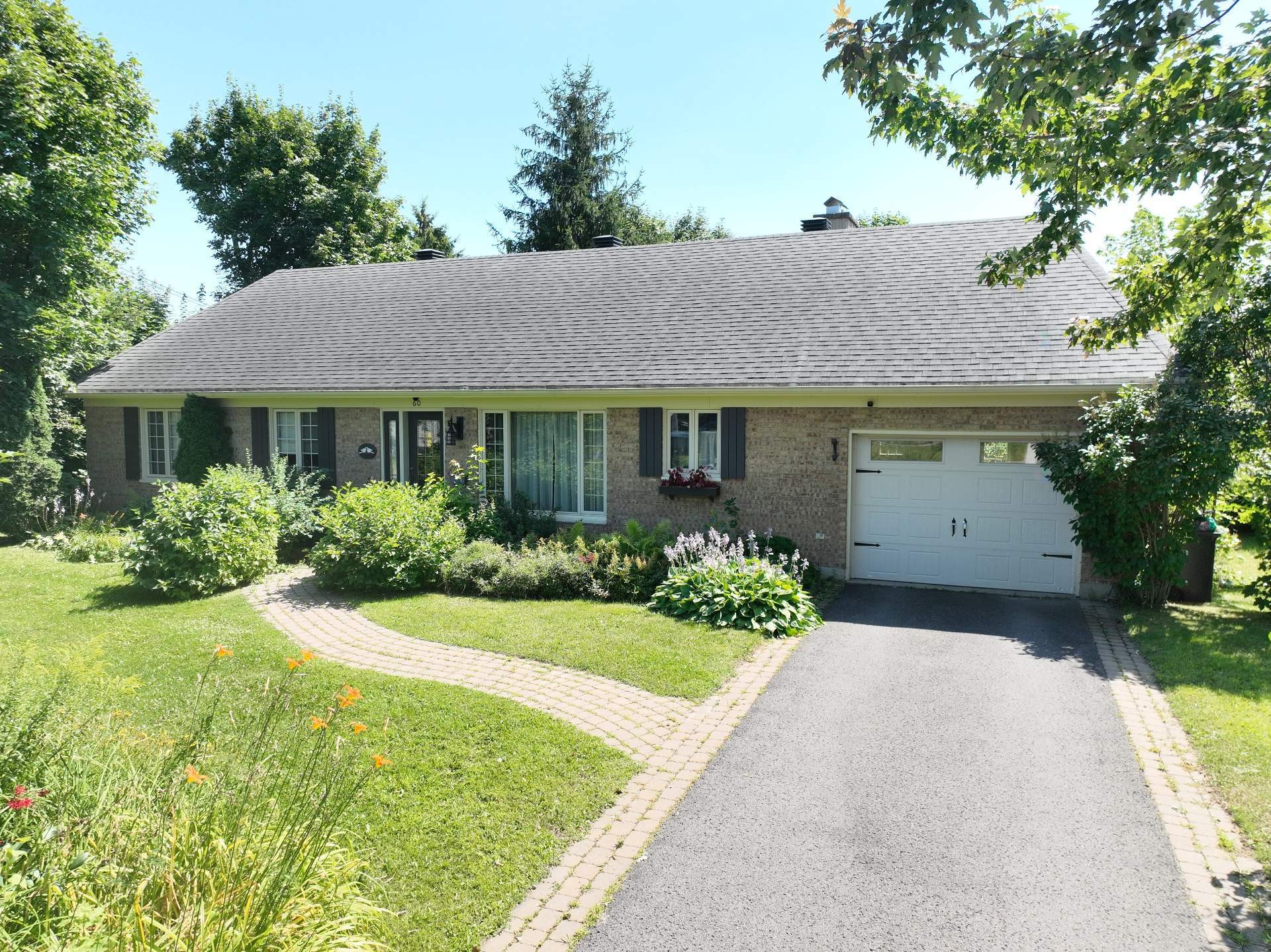 









60


Av. des Rapides

,
Québec (Beauport),




QC
G1C1H5

