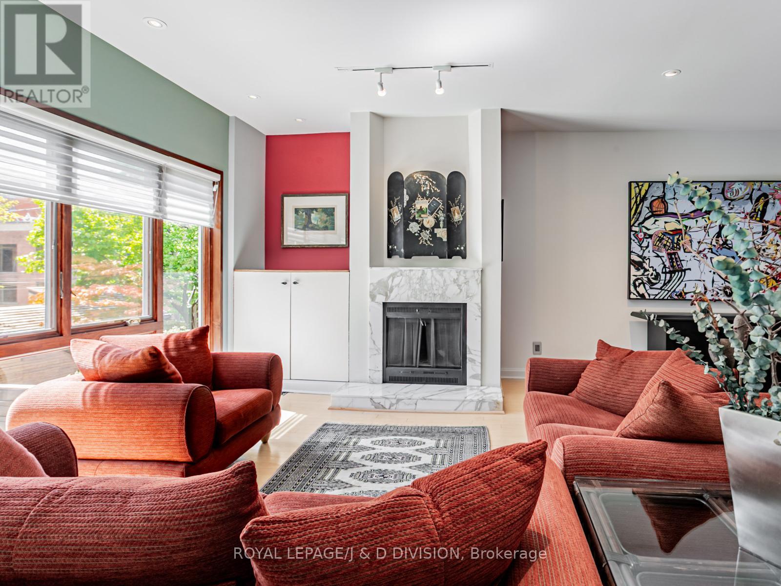 












55 CHICORA AVENUE

,
Toronto,




Ontario
M5R1T7

