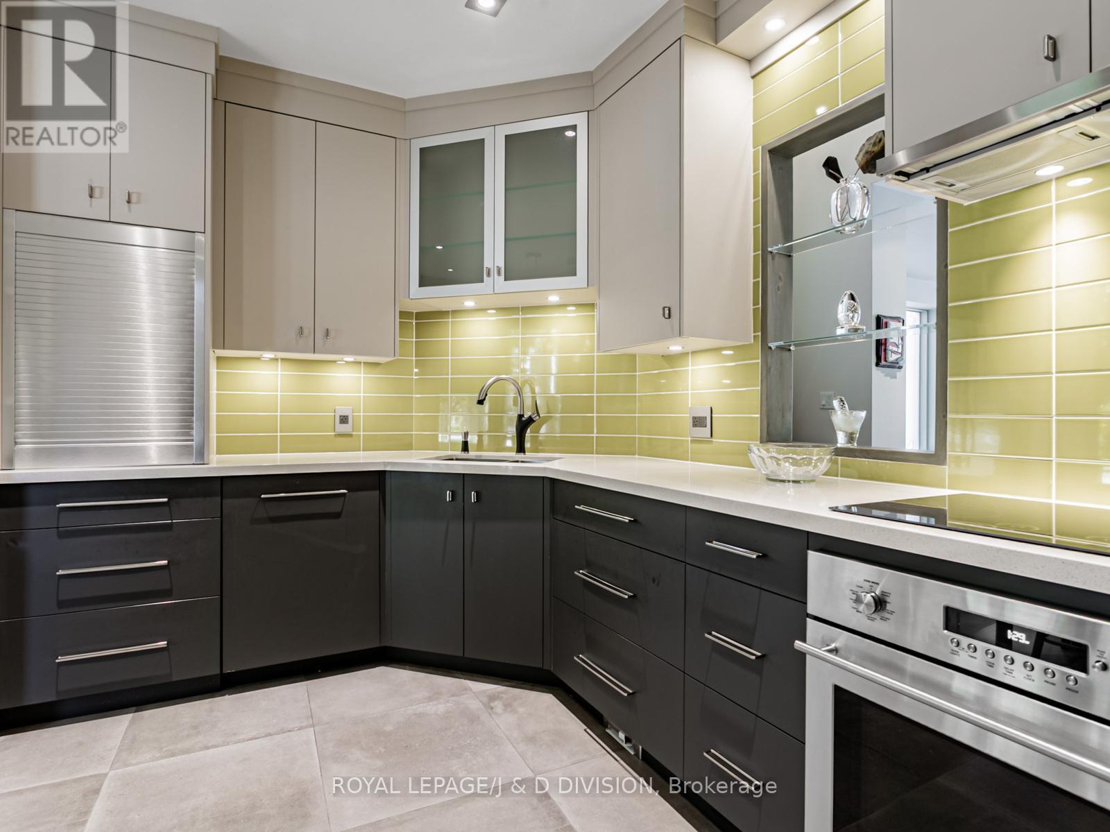 












55 CHICORA AVENUE

,
Toronto,




Ontario
M5R1T7

