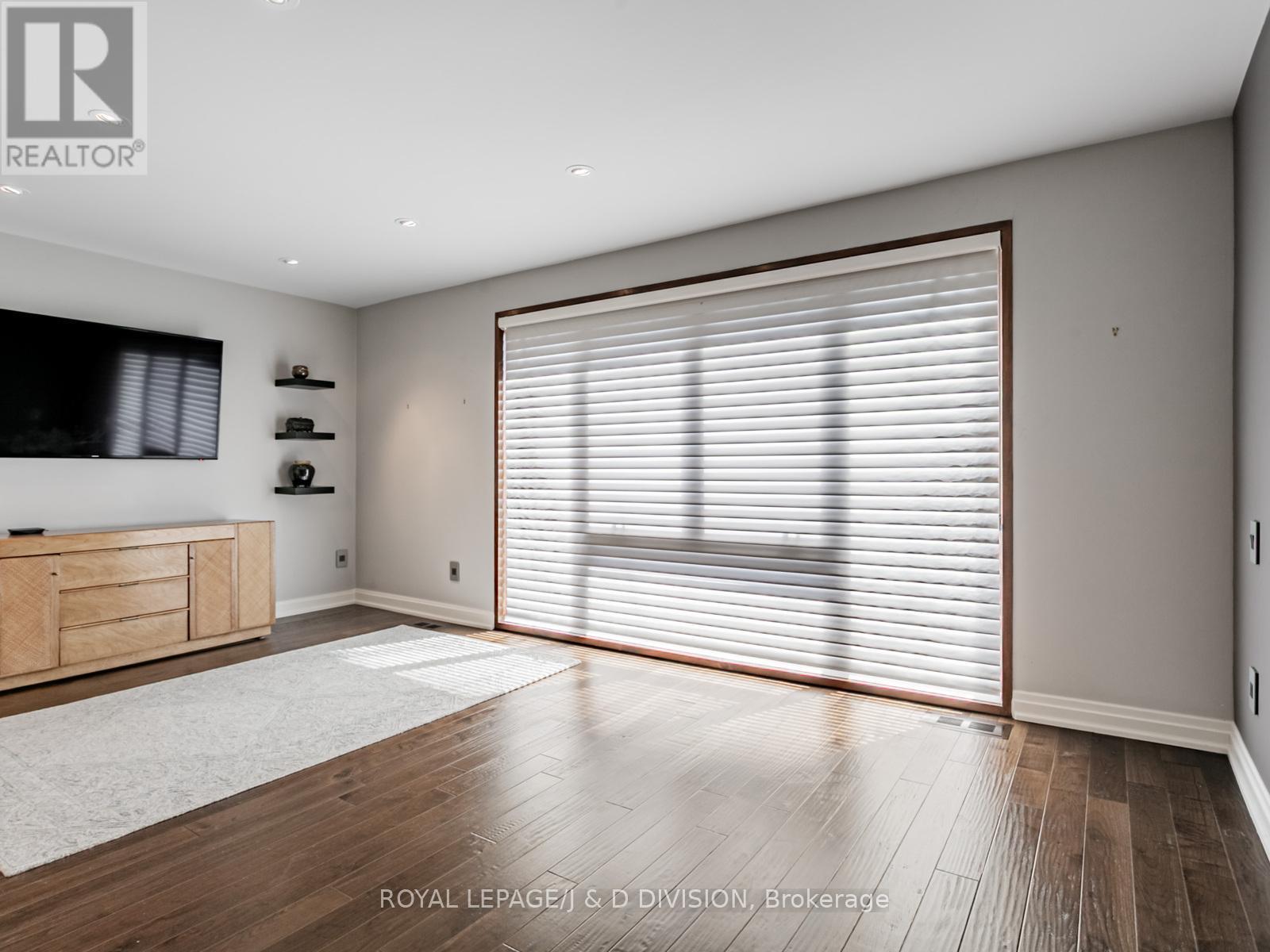 












55 CHICORA AVENUE

,
Toronto,




Ontario
M5R1T7


