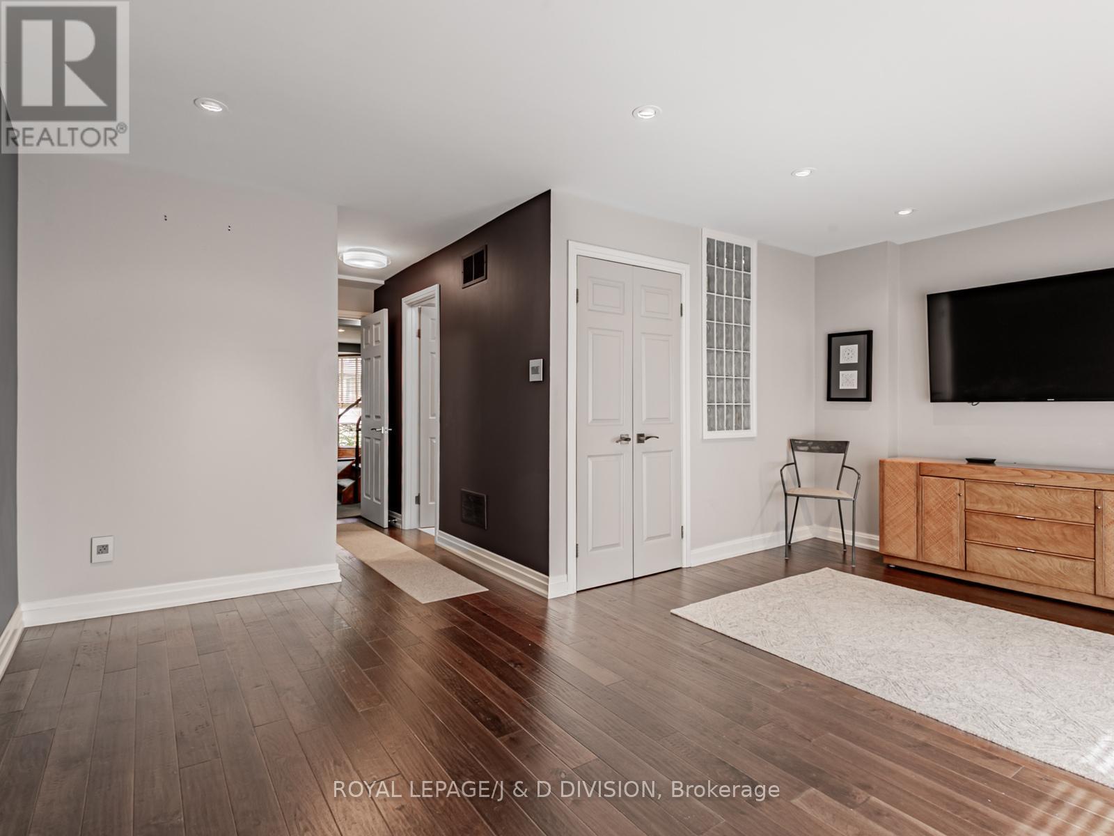 












55 CHICORA AVENUE

,
Toronto,




Ontario
M5R1T7

