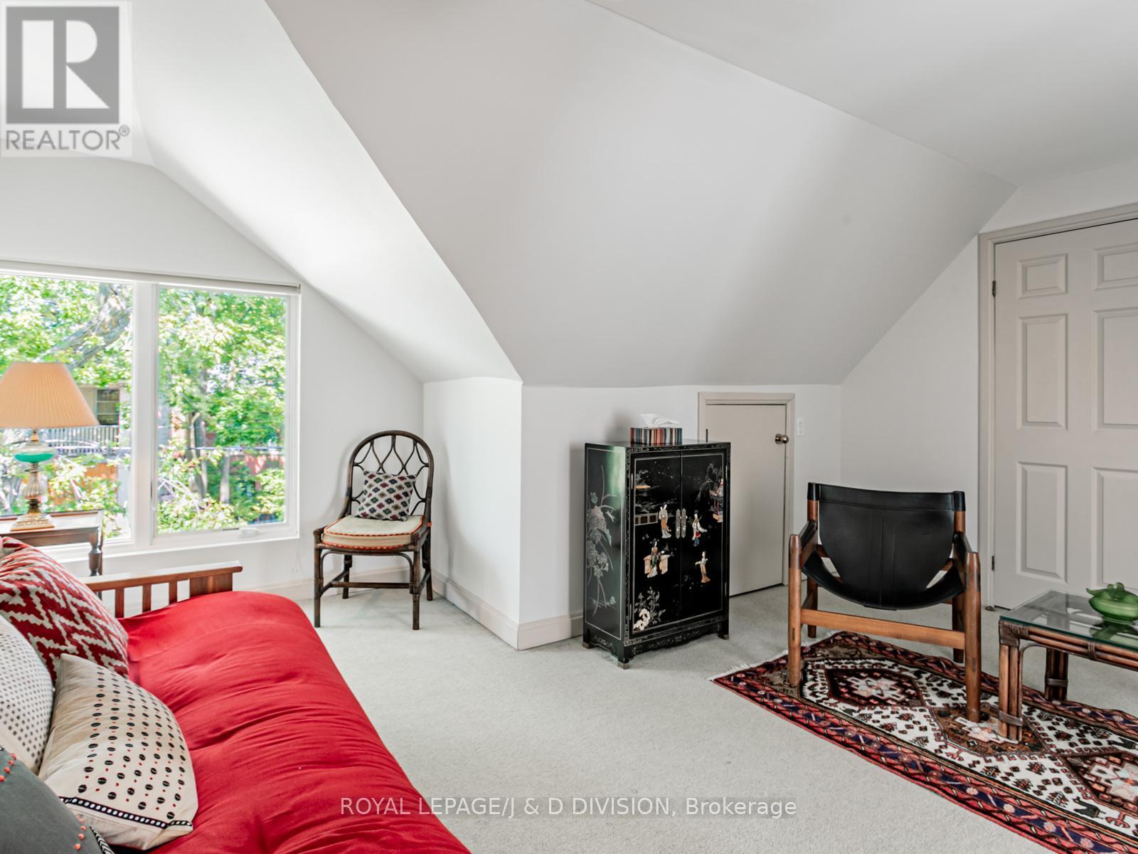












55 CHICORA AVENUE

,
Toronto,




Ontario
M5R1T7

