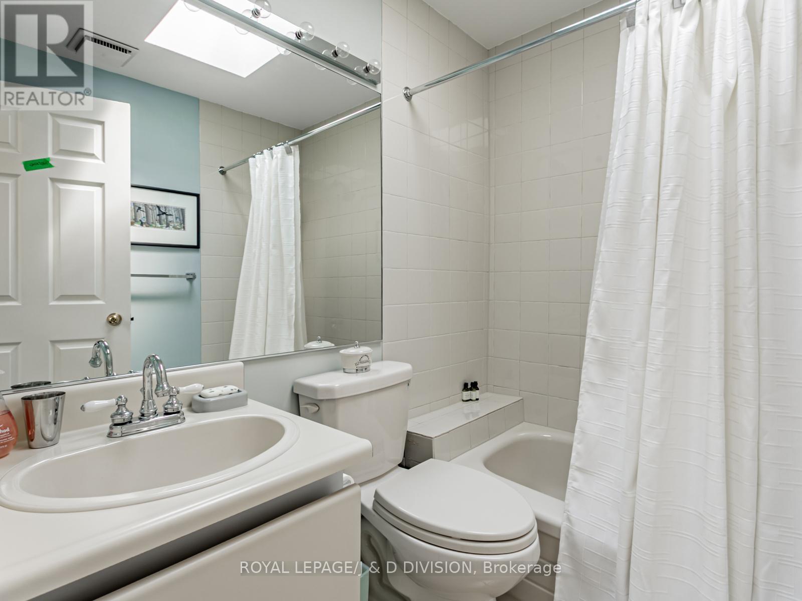 












55 CHICORA AVENUE

,
Toronto,




Ontario
M5R1T7

